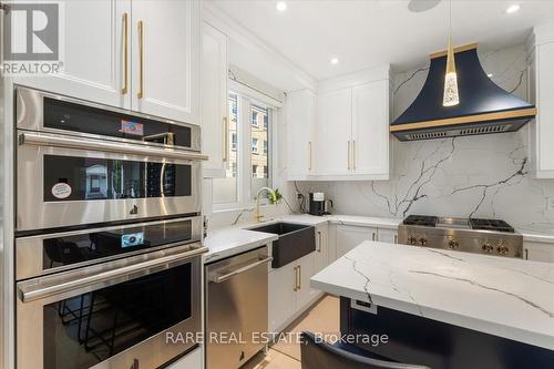 1566 Mount Pleasant Road, Toronto, ON - Indoor Photo Showing Kitchen With Upgraded Kitchen