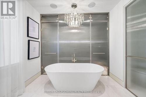 335 Lytton Boulevard, Toronto, ON - Indoor Photo Showing Bathroom