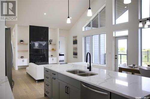 323 Woolf Bay, Saskatoon, SK - Indoor Photo Showing Kitchen With Double Sink With Upgraded Kitchen