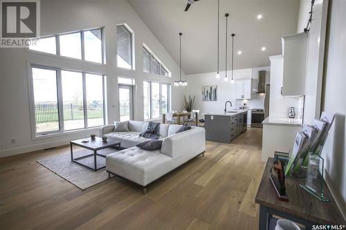 323 Woolf Bay, Saskatoon, SK - Indoor Photo Showing Living Room