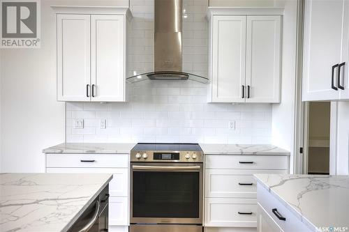 323 Woolf Bay, Saskatoon, SK - Indoor Photo Showing Kitchen