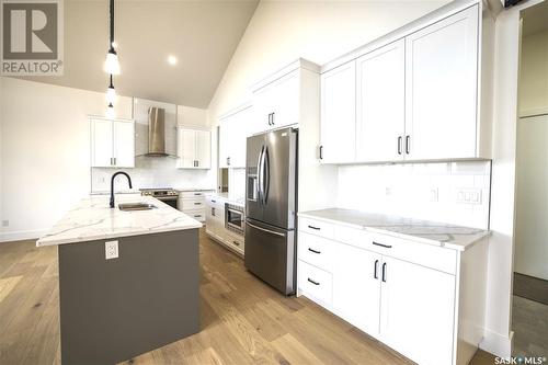 323 Woolf Bay, Saskatoon, SK - Indoor Photo Showing Kitchen With Stainless Steel Kitchen With Double Sink With Upgraded Kitchen