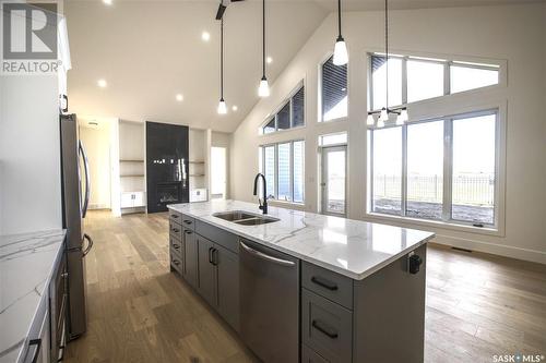 323 Woolf Bay, Saskatoon, SK - Indoor Photo Showing Kitchen With Double Sink With Upgraded Kitchen