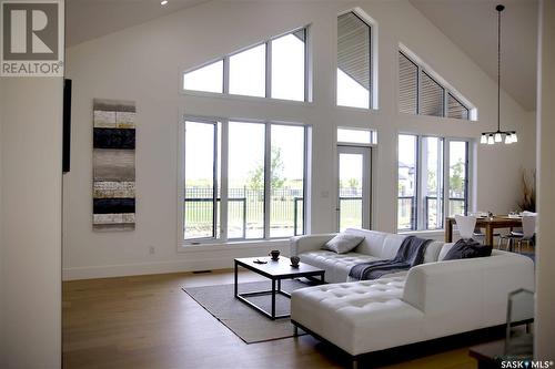 323 Woolf Bay, Saskatoon, SK - Indoor Photo Showing Living Room