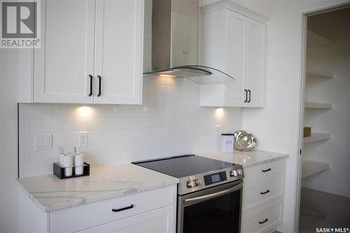 323 Woolf Bay, Saskatoon, SK - Indoor Photo Showing Kitchen With Upgraded Kitchen