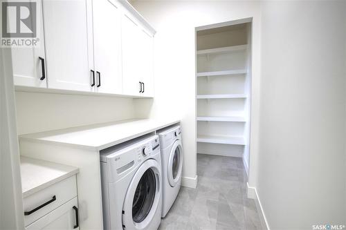 323 Woolf Bay, Saskatoon, SK - Indoor Photo Showing Laundry Room