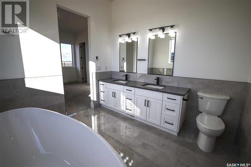 323 Woolf Bay, Saskatoon, SK - Indoor Photo Showing Bathroom