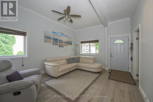 948 Princess Avenue, London, ON - Indoor Photo Showing Living Room
