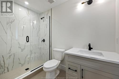 519 Veneto Street, Lakeshore, ON - Indoor Photo Showing Bathroom