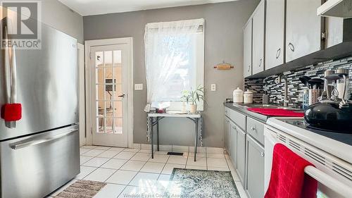 1553 Moy, Windsor, ON - Indoor Photo Showing Kitchen