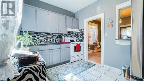 1553 Moy, Windsor, ON - Indoor Photo Showing Kitchen