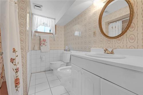 373 Mary Street, Hamilton, ON - Indoor Photo Showing Bathroom