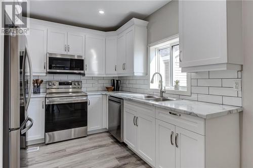 545 Lorne Street, Sudbury, ON - Indoor Photo Showing Kitchen With Double Sink With Upgraded Kitchen