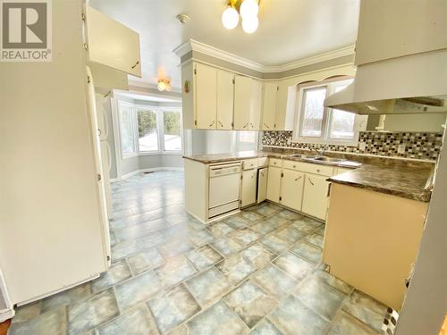 21 Baxter Drive, Eastport, NL - Indoor Photo Showing Kitchen With Double Sink