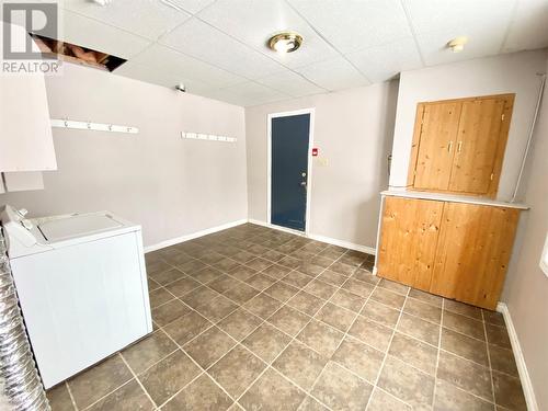 21 Baxter Drive, Eastport, NL - Indoor Photo Showing Laundry Room