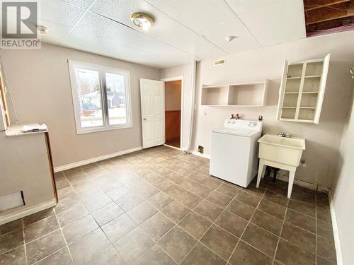 21 Baxter Drive, Eastport, NL - Indoor Photo Showing Laundry Room