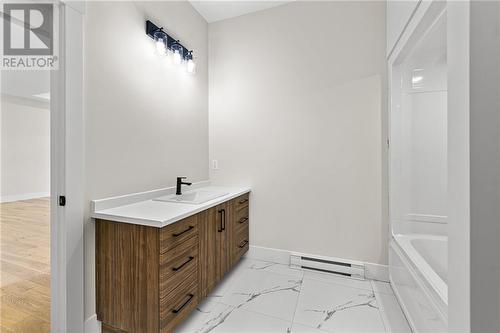 60 Guy, Shediac, NB - Indoor Photo Showing Bathroom