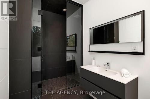 2048 Ardleigh Road, Oakville (Eastlake), ON - Indoor Photo Showing Bathroom