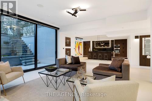 2048 Ardleigh Road, Oakville (Eastlake), ON - Indoor Photo Showing Living Room