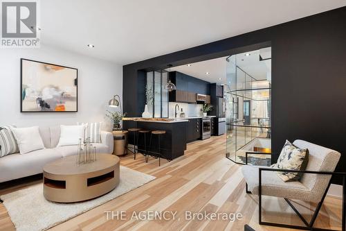 316 Salem Avenue, Toronto, ON - Indoor Photo Showing Living Room