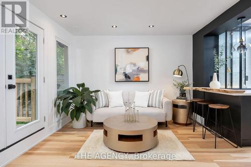 316 Salem Avenue, Toronto, ON - Indoor Photo Showing Living Room