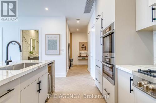 5005 - 180 University Avenue, Toronto C01, ON - Indoor Photo Showing Kitchen