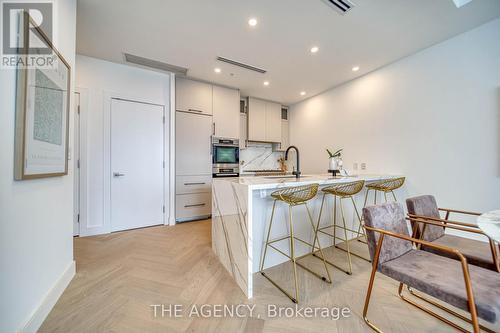 5005 - 180 University Avenue, Toronto C01, ON - Indoor Photo Showing Kitchen With Upgraded Kitchen