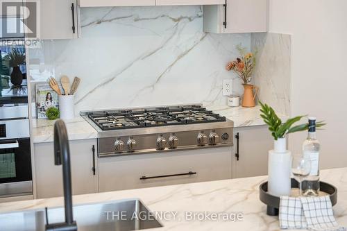 5005 - 180 University Avenue, Toronto C01, ON - Indoor Photo Showing Kitchen