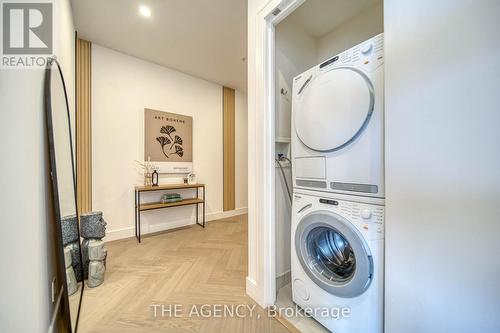 5005 - 180 University Avenue, Toronto C01, ON - Indoor Photo Showing Laundry Room