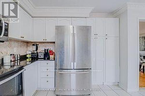 3 Treasure Drive, Brampton, ON - Indoor Photo Showing Kitchen With Upgraded Kitchen