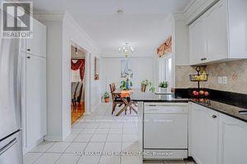 3 Treasure Drive, Brampton, ON - Indoor Photo Showing Kitchen