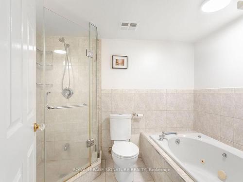 509-225 Davenport Rd, Toronto, ON - Indoor Photo Showing Bathroom