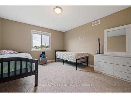 B-16 Prospect Ave, St. Catharines, ON - Indoor Photo Showing Bedroom