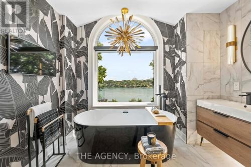 14621 Niagara River Parkway, Niagara-On-The-Lake, ON - Indoor Photo Showing Bathroom