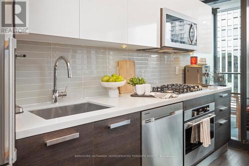 1702 - 224 King Street W, Toronto, ON - Indoor Photo Showing Kitchen With Upgraded Kitchen