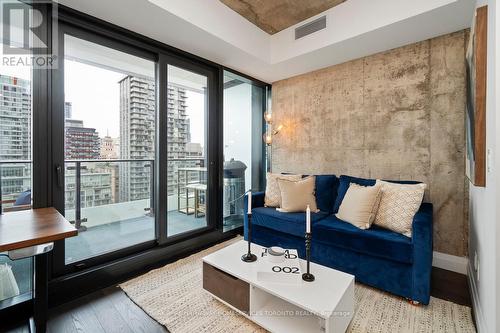 1702 - 224 King Street W, Toronto, ON - Indoor Photo Showing Living Room