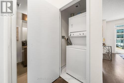 819 - 98 Lillian Street, Toronto (Mount Pleasant West), ON - Indoor Photo Showing Laundry Room