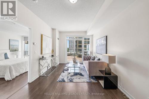 819 - 98 Lillian Street, Toronto (Mount Pleasant West), ON - Indoor Photo Showing Bedroom