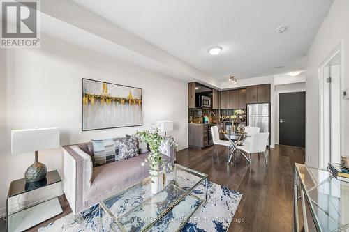 819 - 98 Lillian Street, Toronto (Mount Pleasant West), ON - Indoor Photo Showing Living Room