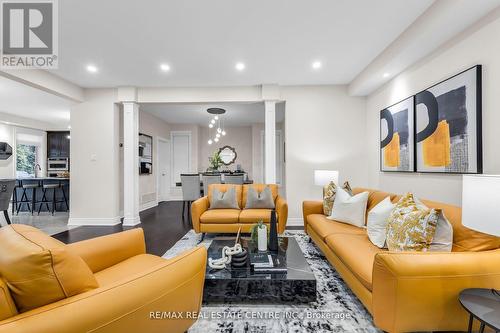 43 Provost Trail, Brampton, ON - Indoor Photo Showing Living Room