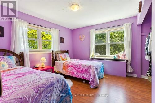 2076 Churchill Avenue, Burlington (Freeman), ON - Indoor Photo Showing Bedroom