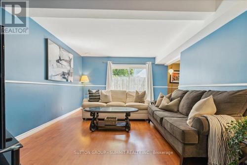 2076 Churchill Avenue, Burlington (Freeman), ON - Indoor Photo Showing Living Room