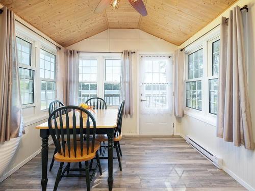 Dinette - 558 Ch. Des Outaouais, Pointe-Fortune, QC - Indoor Photo Showing Dining Room