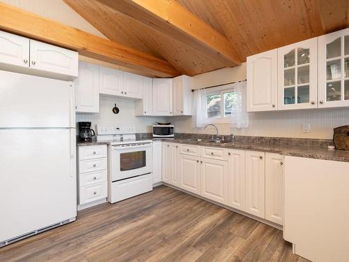 Kitchen - 558 Ch. Des Outaouais, Pointe-Fortune, QC - Indoor Photo Showing Kitchen