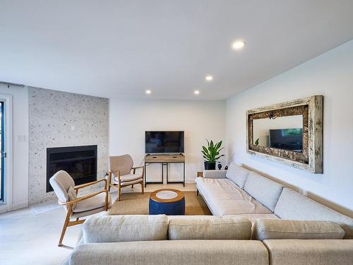 Salon - 10-212 Av. Du Lac, Saint-Donat, QC - Indoor Photo Showing Living Room With Fireplace