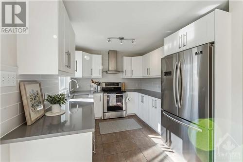 modern kitchen - 7 Windhurst Drive, Ottawa, ON - Indoor Photo Showing Kitchen With Stainless Steel Kitchen