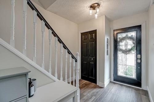 Foyer with closet - 2450 Malcolm Crescent, Burlington, ON 