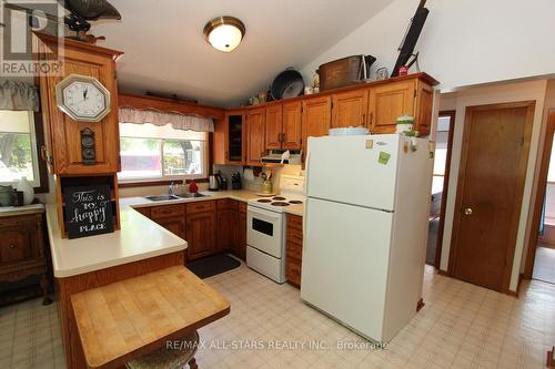 54 Laxton Twp 5Th Line, Kawartha Lakes, ON - Indoor Photo Showing Kitchen With Double Sink