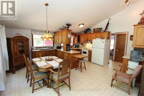 54 Laxton Twp 5Th Line, Kawartha Lakes, ON - Indoor Photo Showing Dining Room