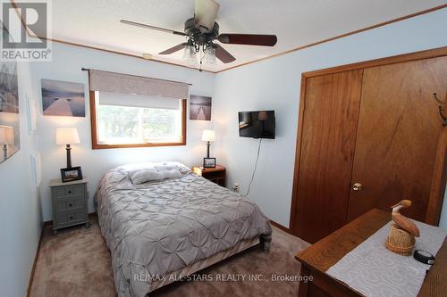 54 Laxton Twp 5Th Line, Kawartha Lakes, ON - Indoor Photo Showing Bedroom